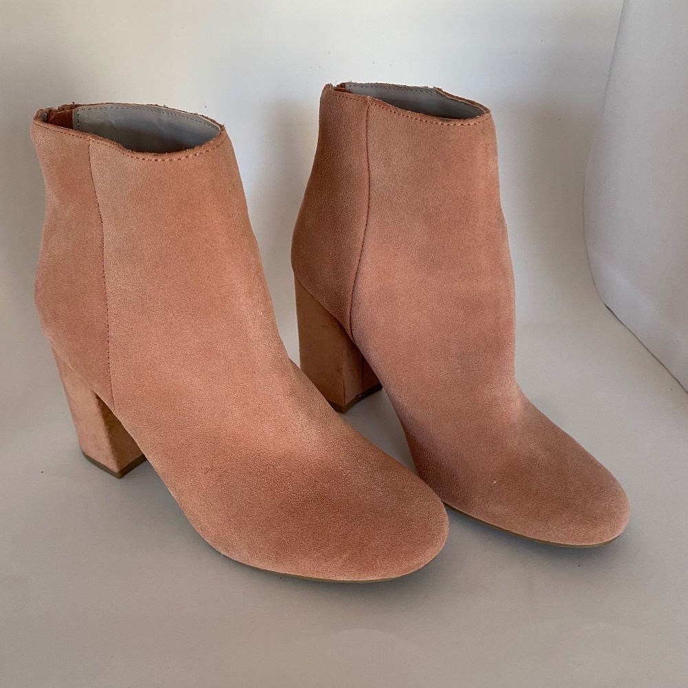Kenneth Cole Reaction Heeled Boots with heel zipper, Peach color, Size 6.5M